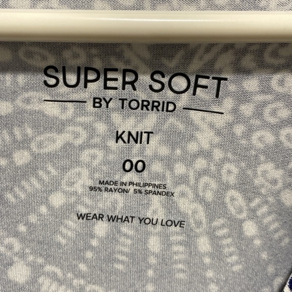 Favorite Tunic Super Soft V-Neck Side Slit Tee Size 00 🌟 - Picture 2 of 5